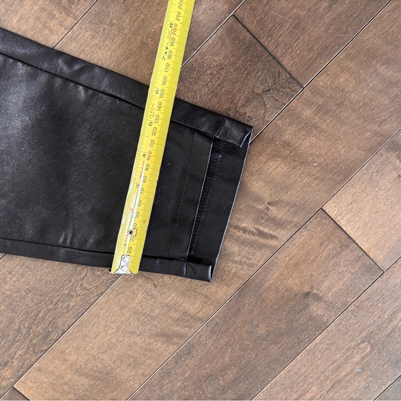 Women’s Venti6 Black Pants - Picture 5 of 8